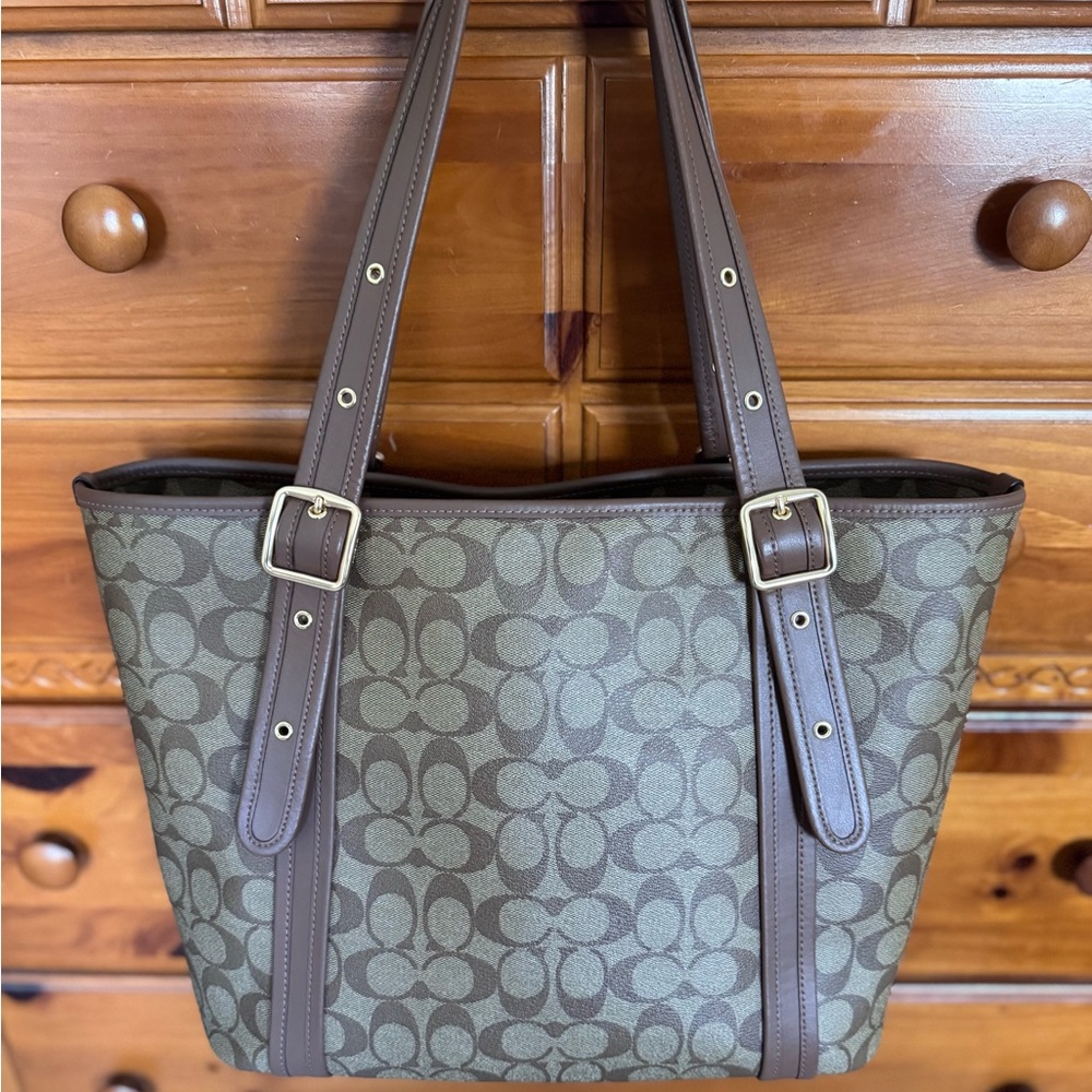 Coach Ashton Tote in Signature Canvas (style number CN328) - Picture 3 of 9
